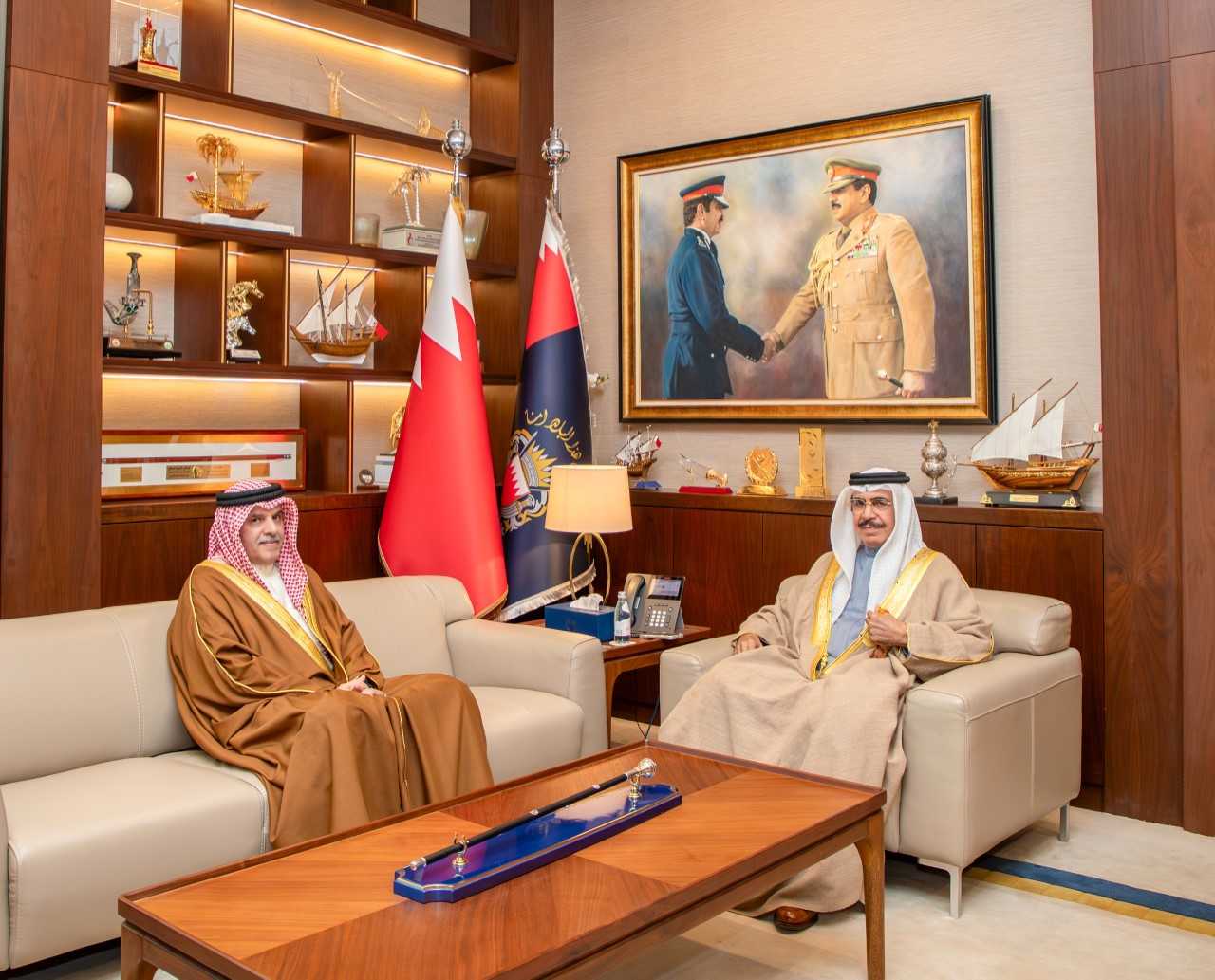 معالي وزير الداخلية يبحث مع سفير البحرين لدى الأردن تطوير التعاون الأمني بين البلدين<